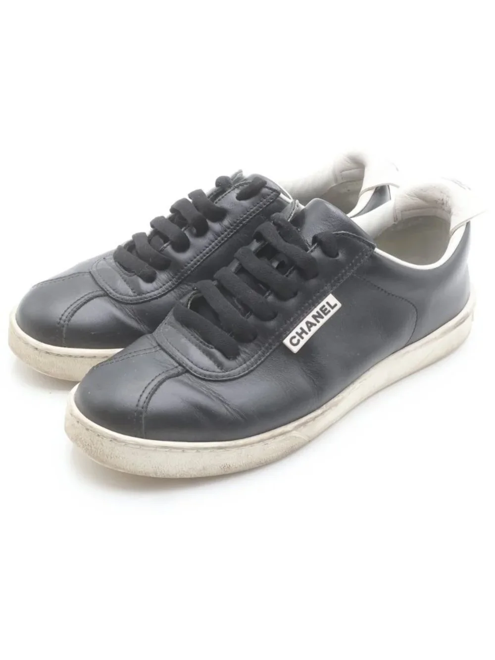 Chanel CC Logo Rubber Tag Low Cut Sneakers Black